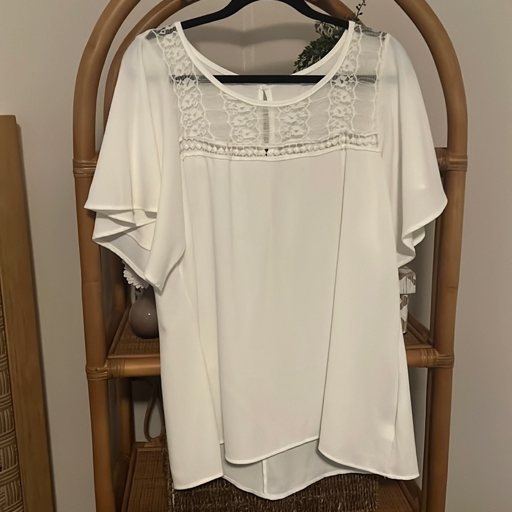 TORRID Gently used flutter sleeves top
